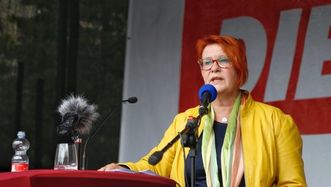 Das Foto zeigt Martina Schu, die für DIE LINKE in Paderborn als Direktkandidatin antritt. 